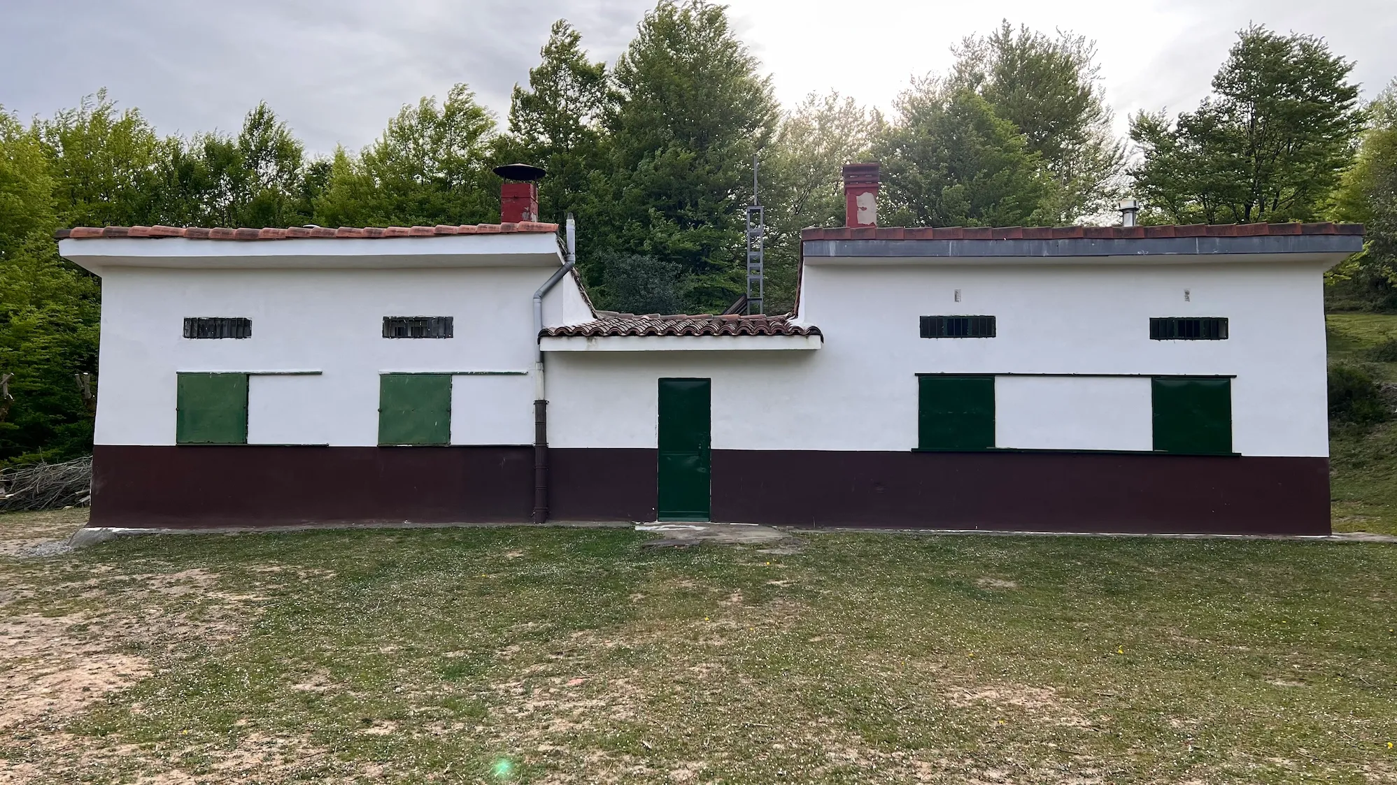 Leixargarate aterpetxea - Besaide Mendizale Elkarteko Leixargarate aterpeari buruzko informazioa.